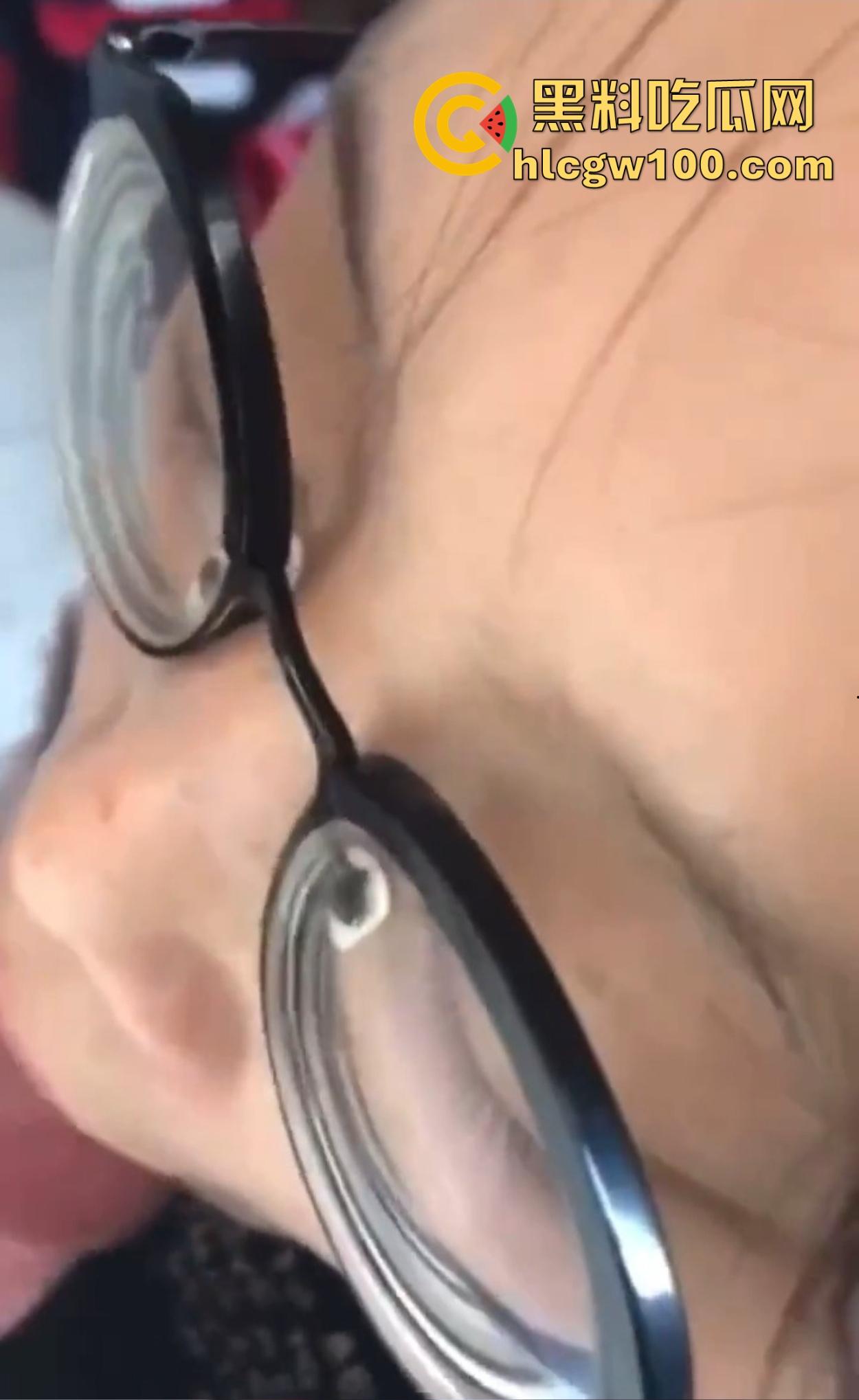 学生下课激情上演楼道口爆，下课十分钟都不放过，楼道口活展示1分钟搞定，剩下时间还能谈情说爱！-10