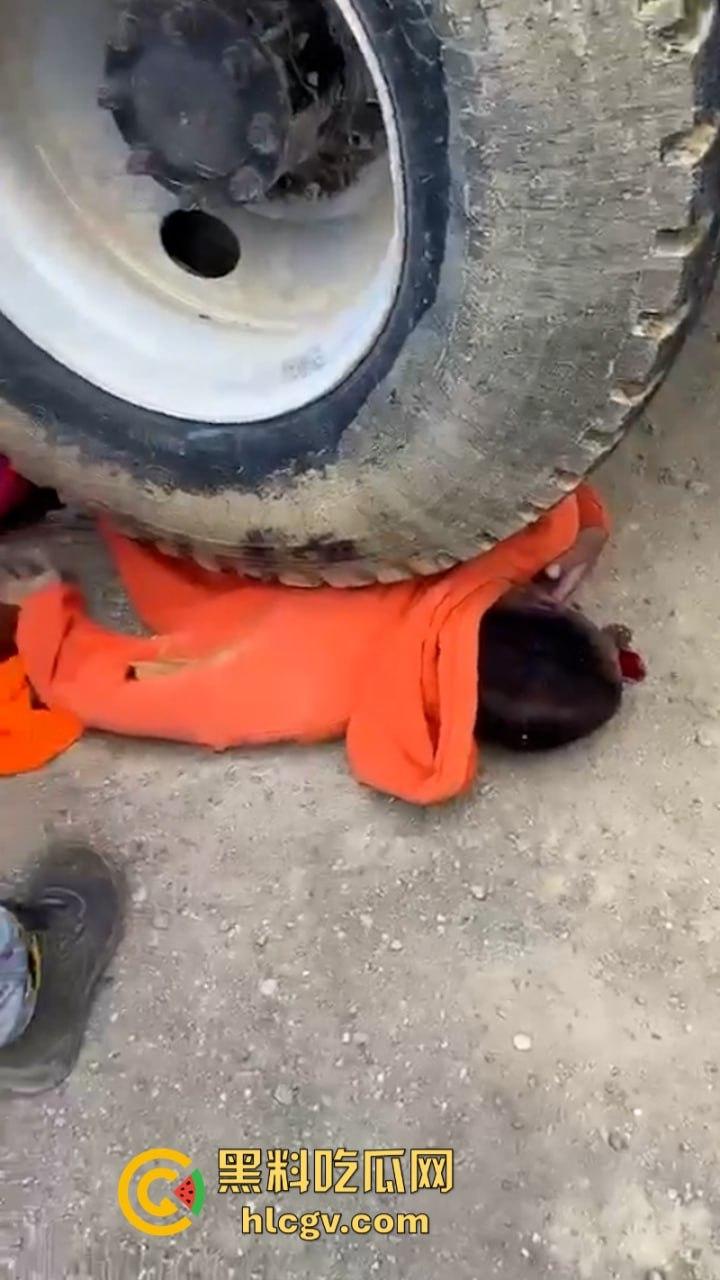 胆小别点！多米尼加高速车祸致三人碾成肉饼 无码实拍曝光惨烈现场-8