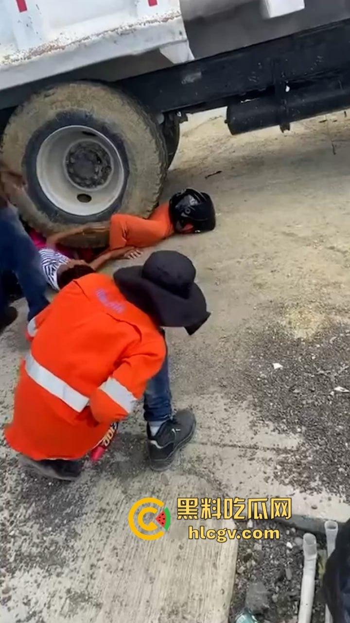 胆小别点！多米尼加高速车祸致三人碾成肉饼 无码实拍曝光惨烈现场-10