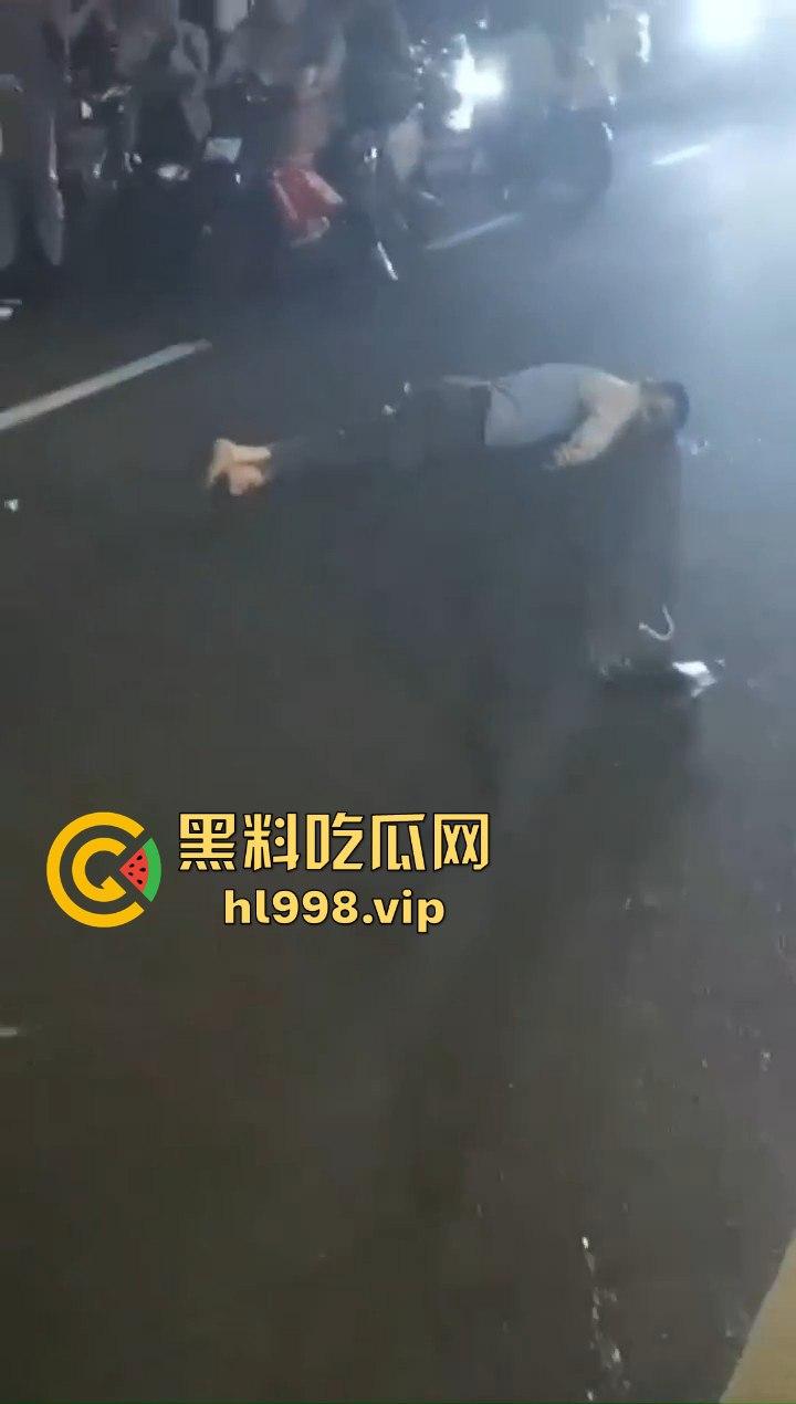 福州惊现比亚迪元怼威马，乘客嘴贱把司机吵崩溃，硬是要带人一起见阎王！-3