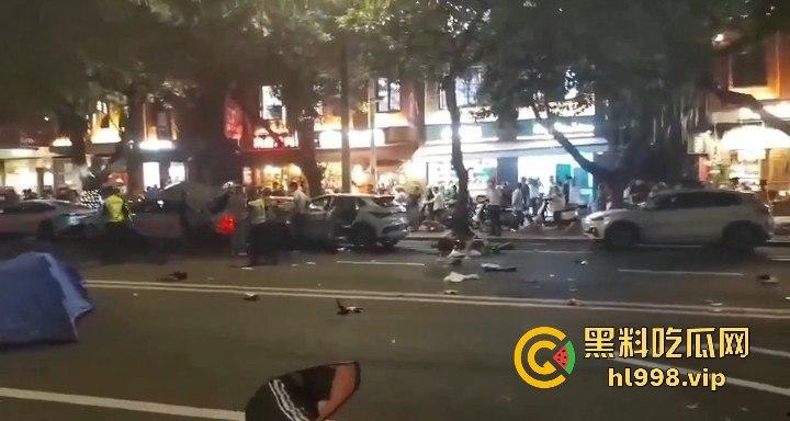 福州惊现比亚迪元怼威马，乘客嘴贱把司机吵崩溃，硬是要带人一起见阎王！-4