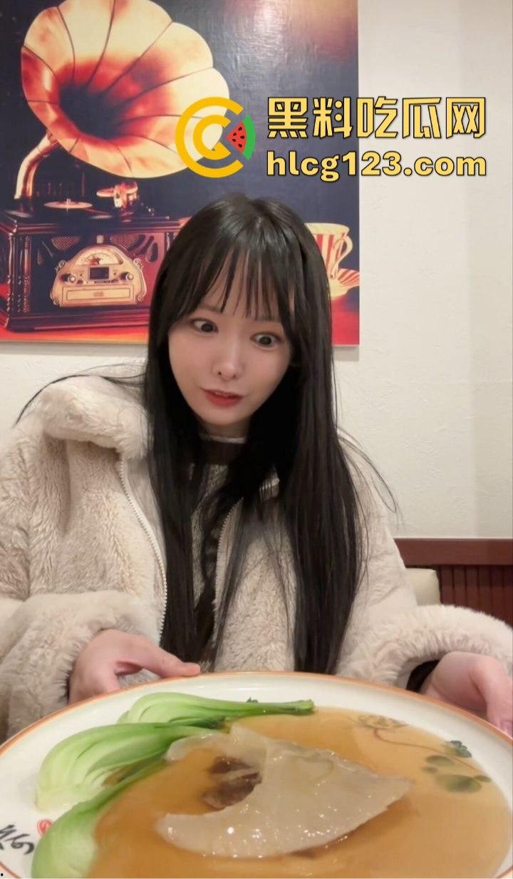 极品日本妹子白天看熊猫,晚上寂寞拿19CM狼牙棒狂放松!塞进小穴痛苦面具都出来了!-10