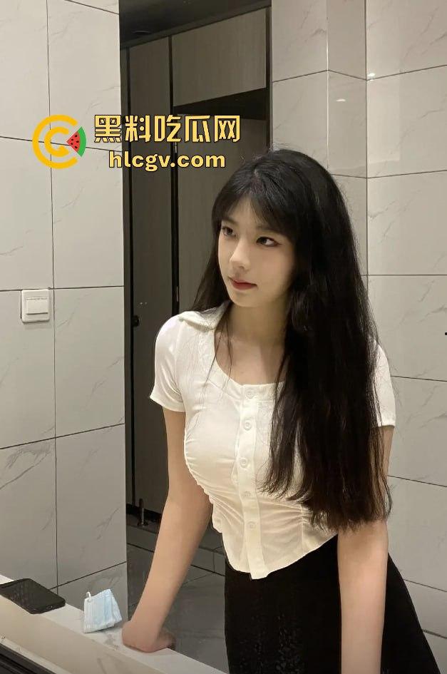 抖音48万粉丝女网红『呼小叫』成电子飞机杯？直播天天等火箭等不到，粉丝来捣一管射完就走！-8