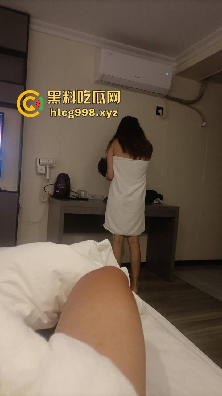 驾校女学员科目三考不过，约教练上酒店亲自指导！结果专心吃鸡巴忘了学科目三，咱抓的是档杆不是老二啊！-9