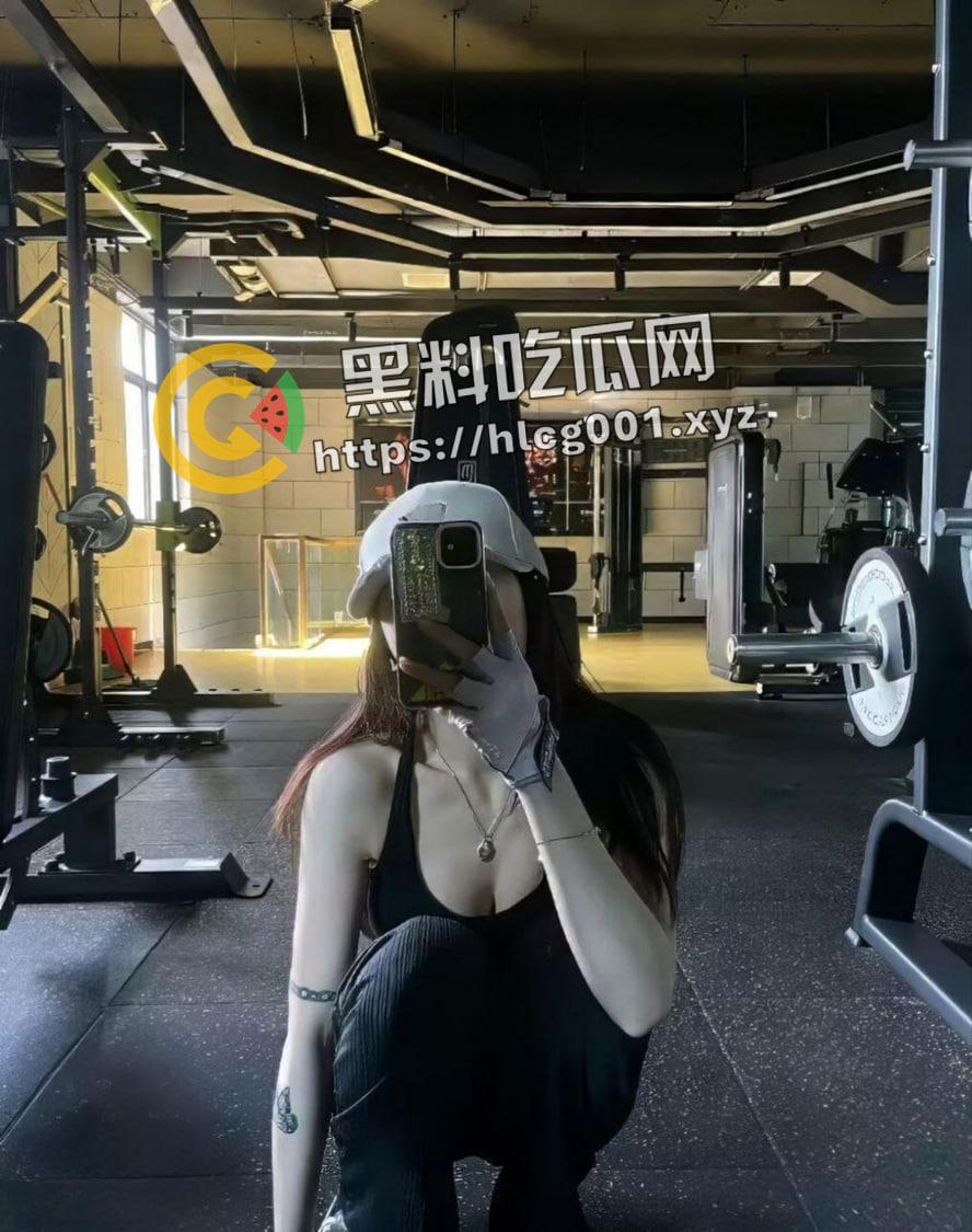 上海气质健身教练被土豪拿下！带到大别墅疯狂后入 奶子都快捏爆了 有钱就是能为所欲为啊-16