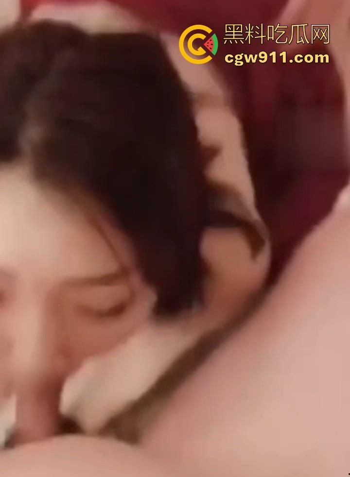 约旅游搭子三亚出游，高颜值极品巨乳，陪吃陪睡全套服务，钱到位可以肆意玩弄，有是羡慕有钱人的一天！-5