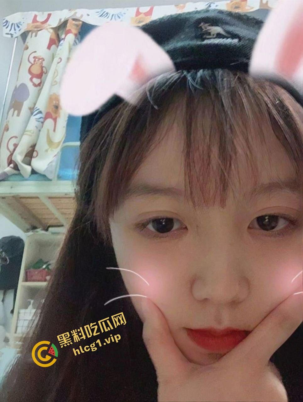 哈尔滨人妻母狗『软软学姐』清纯学妹休学下海!跟随金主自拍高质量性爱 遭泄密流出!-1