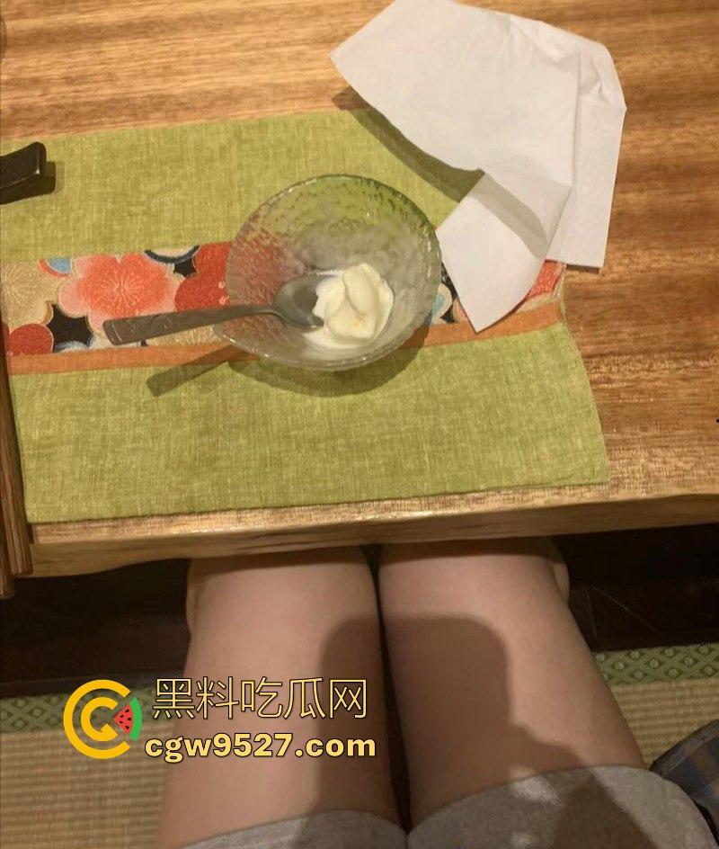 顶级身材学生妹和男友做爱曝光，反差婊被男友玩弄插逼，后入猛操翘臀骚穴，无套内射爽到起飞！-8