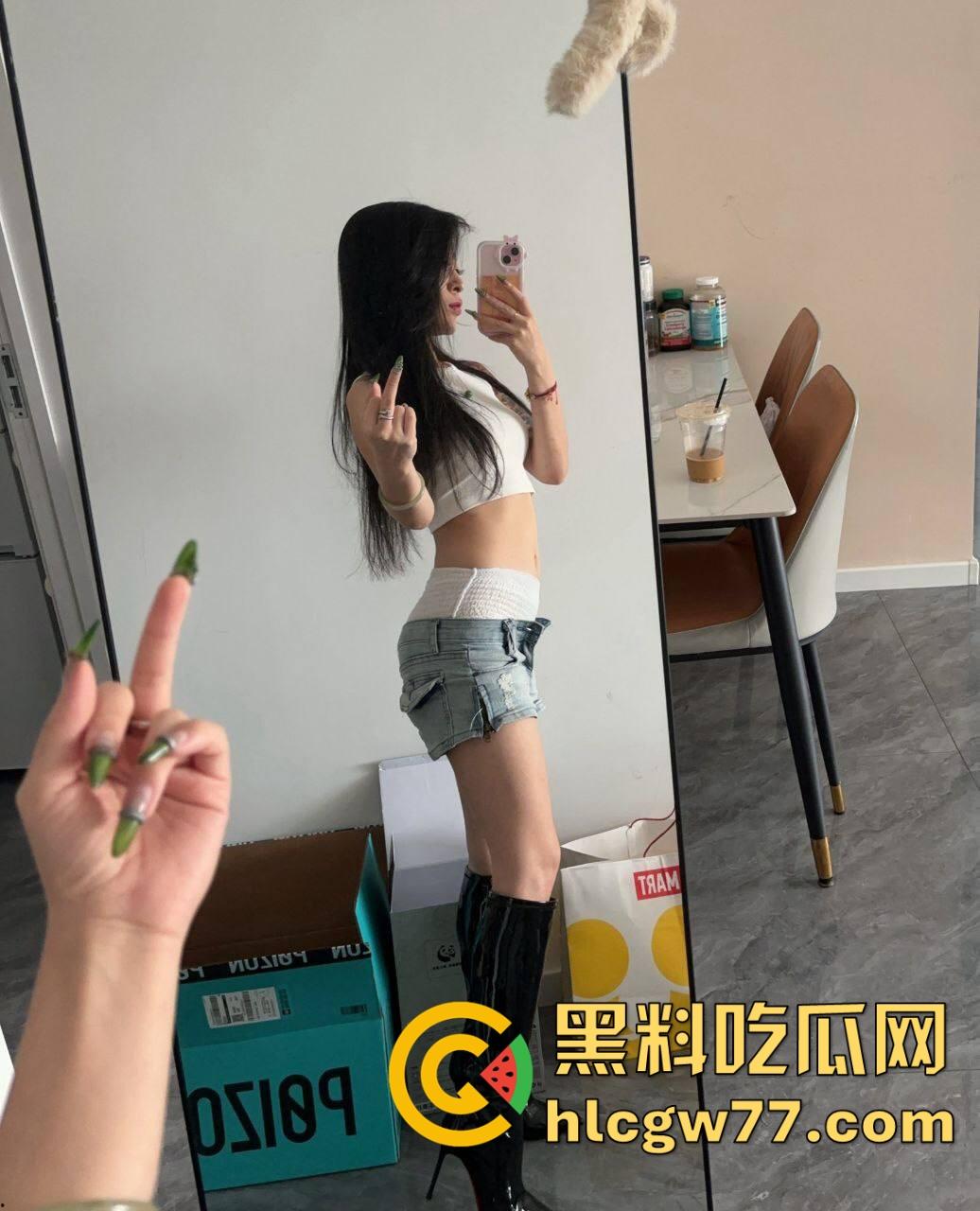 踏马是个人才啊，拿鱼换炮！两个钓鱼佬拿钓的鱼去找街边快餐店换炮，还真被他换到了！-1