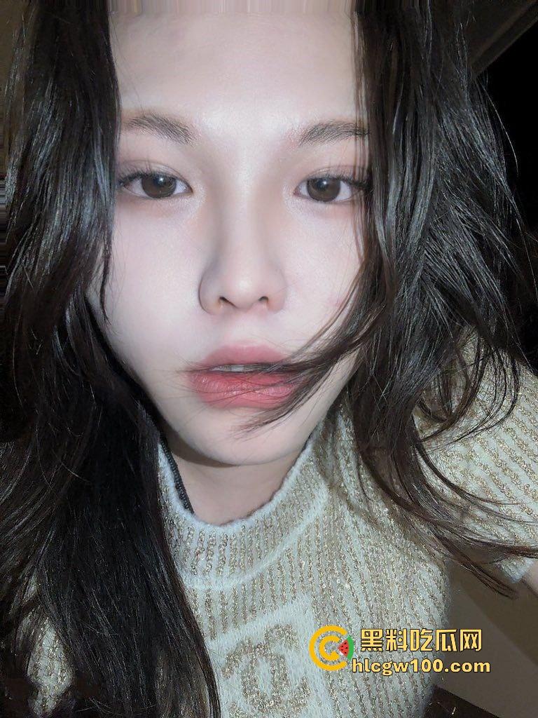 佛山高颜值小姐姐【张梦琪】被男友背刺泄密，私密视频流出吃鸡技术拉满，姿势也挺专业啊！-4