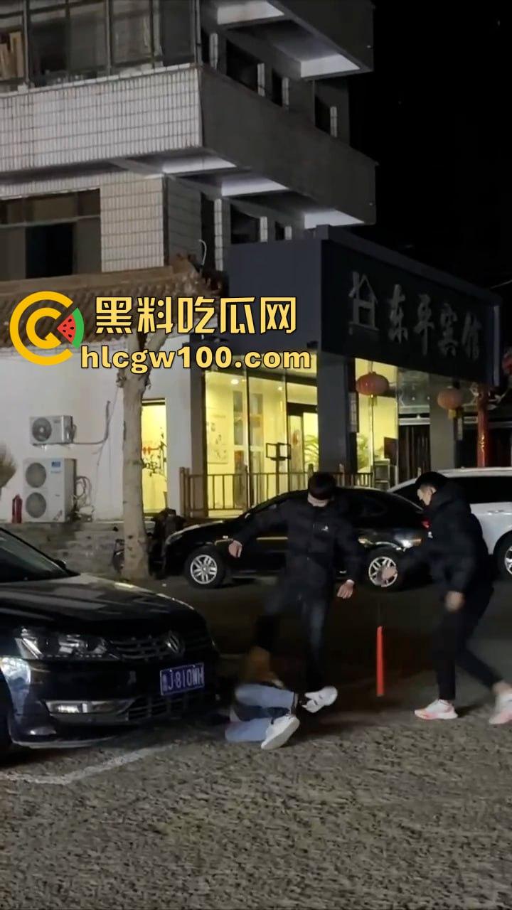 山东泰安，小伙下手没轻重，把人当作畜生打！棒球棍梆梆一顿凿，估计凶多吉少了-5