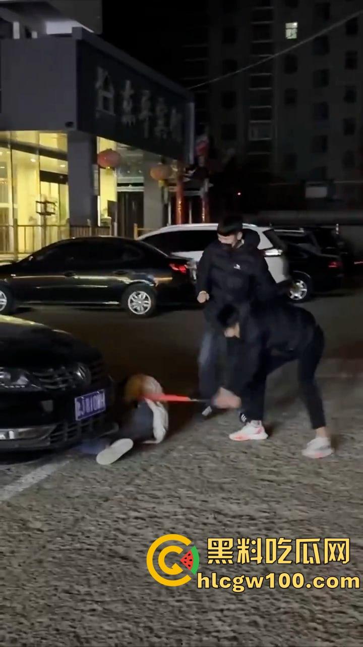 山东泰安，小伙下手没轻重，把人当作畜生打！棒球棍梆梆一顿凿，估计凶多吉少了-6