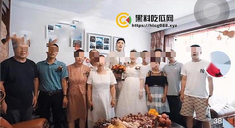 上海中铁公厕王【王雯东】上班卫生间打飞机,PUA出轨3P视频外泄,这老色批把高铁变精厕!-8