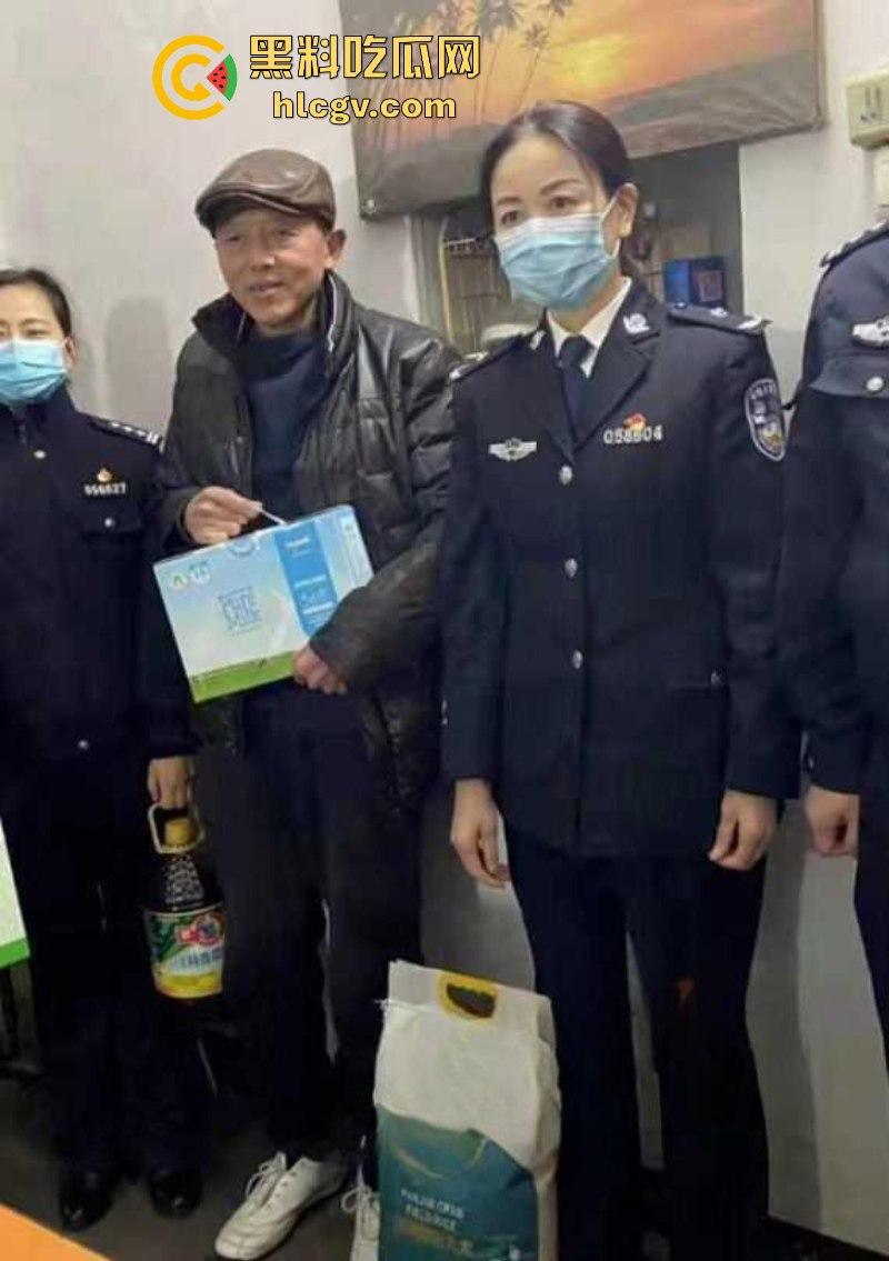 湖北省宜昌市公安局女局长【郑兴华】上厕所被前夫大胆偷拍 美臀鲍鱼清晰露出！-4