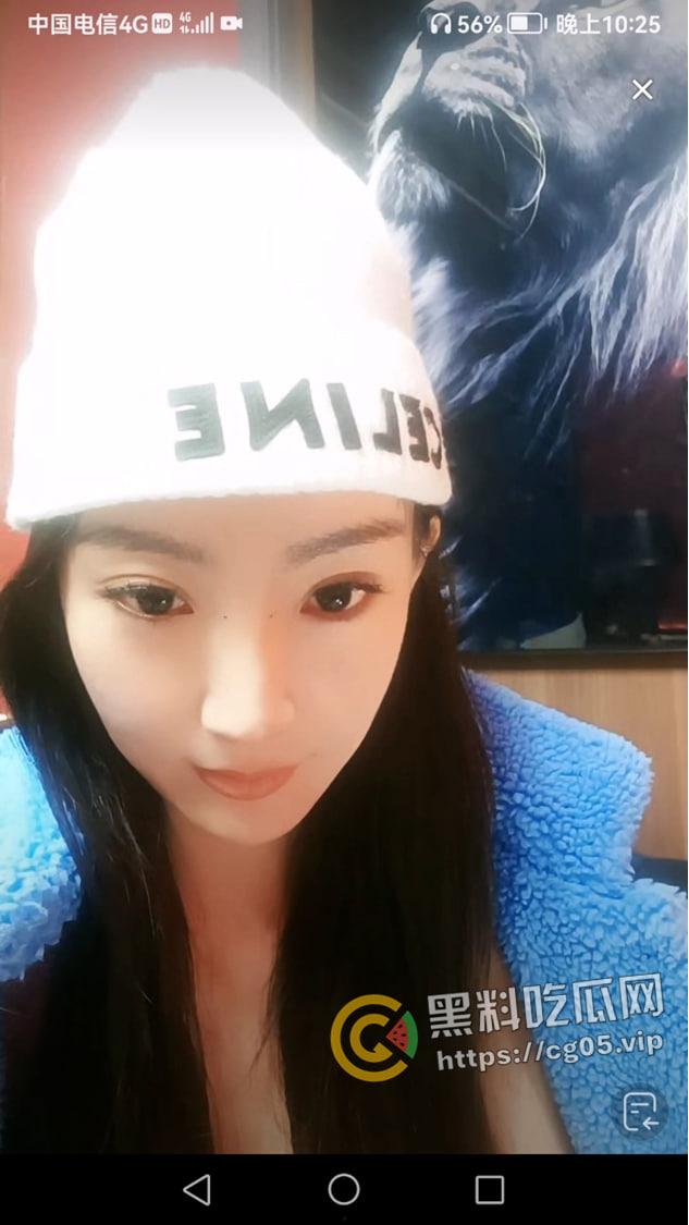 央视主持人【马卉】抖音再次整大活 疯狂擦边 直播的时候给粉丝看奶子照片 难不成想下海?-7