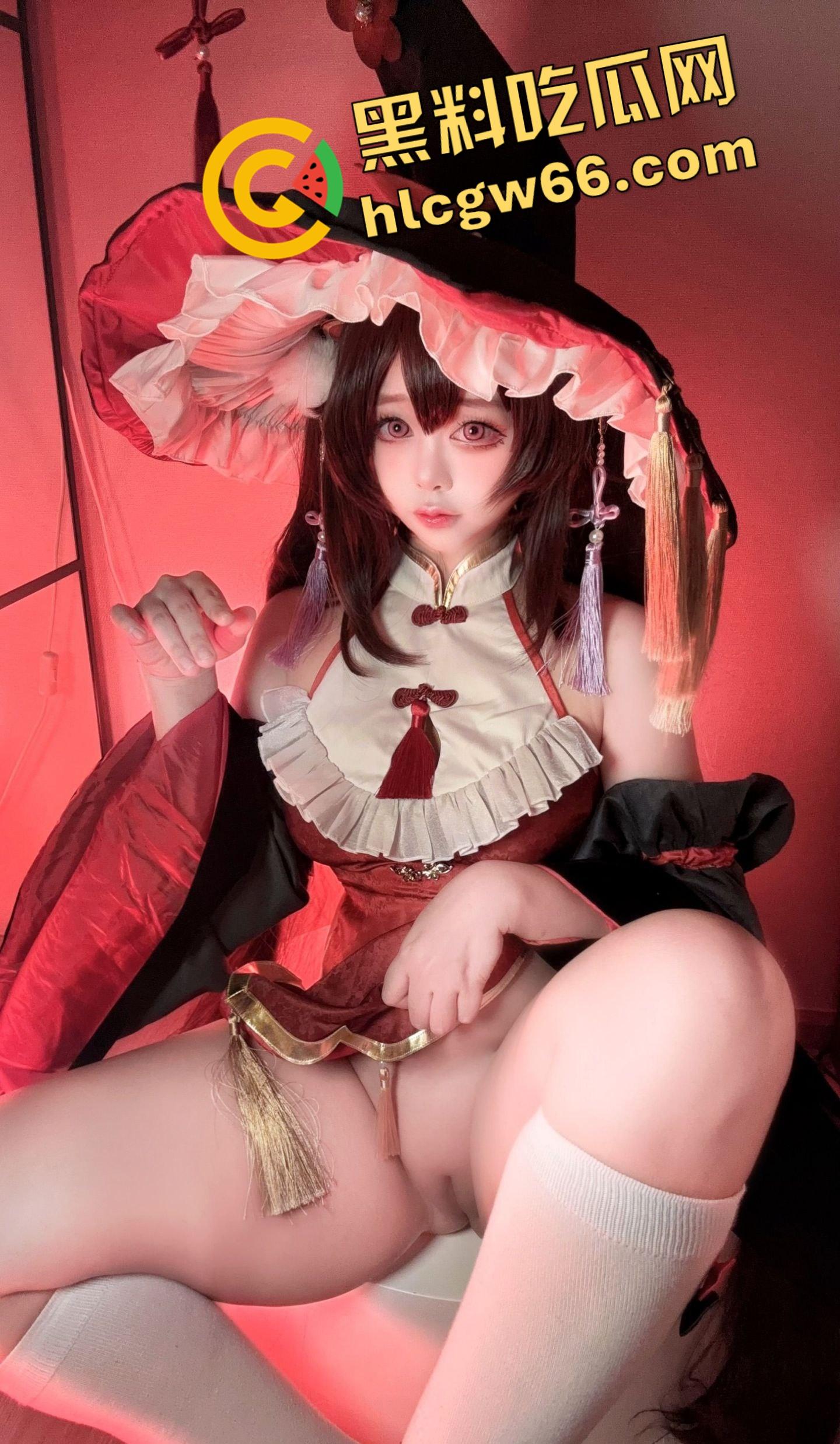 广州漫展COS圈疯批妹子，掰腿窗边榨精，操几下就射，事后还掰逼录像看精液流出来！-8