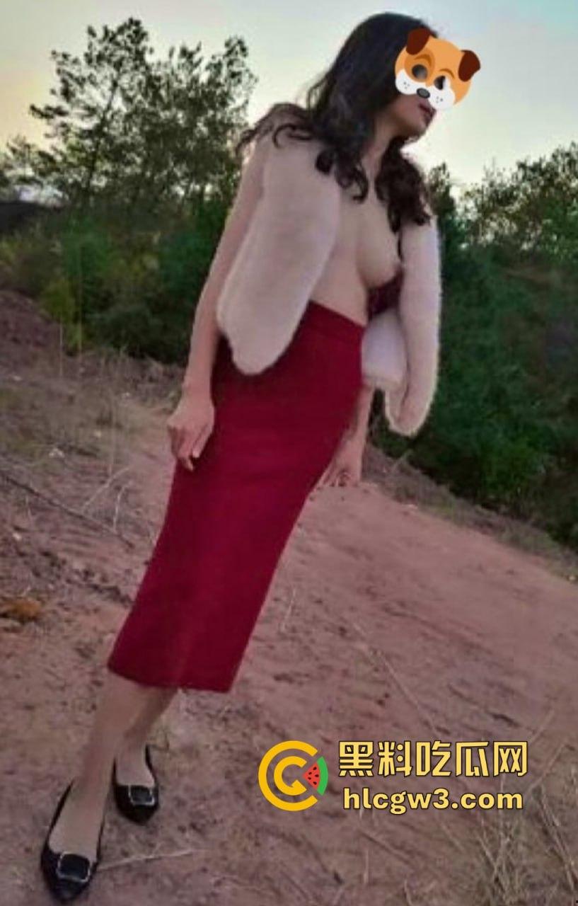 云盘泄密公司良家人妻【邹蜜】被老板精心调教成小母狗，出差露出电梯阳台玩花样，全程视频曝光刷新三观！-1